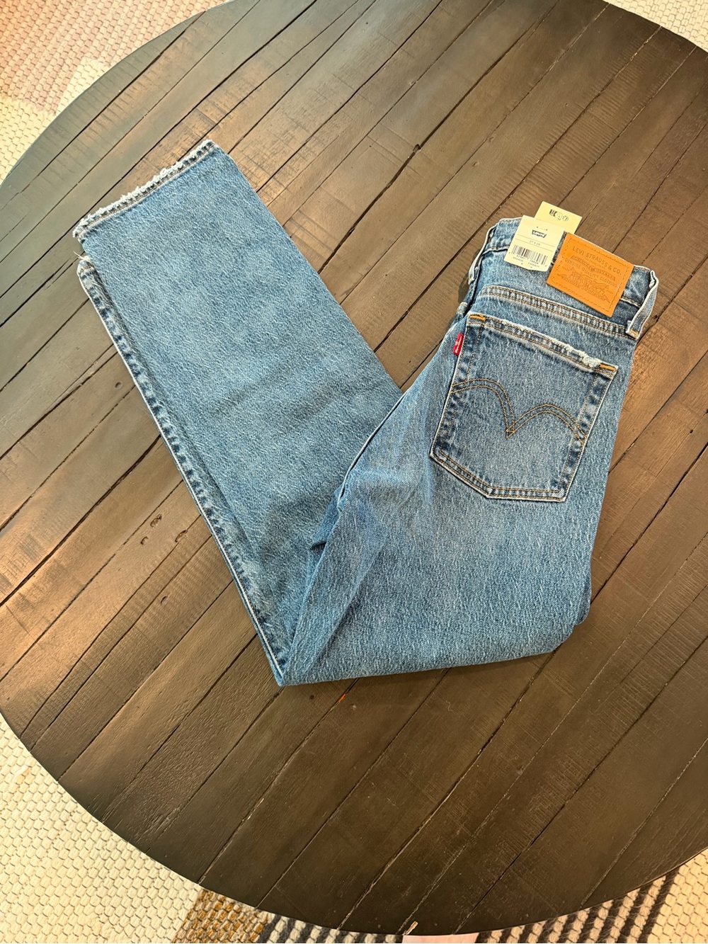 🔥NWT LEVI’S Wedgie Straight leg Jeans size 27Wx28L Women’s Brand new